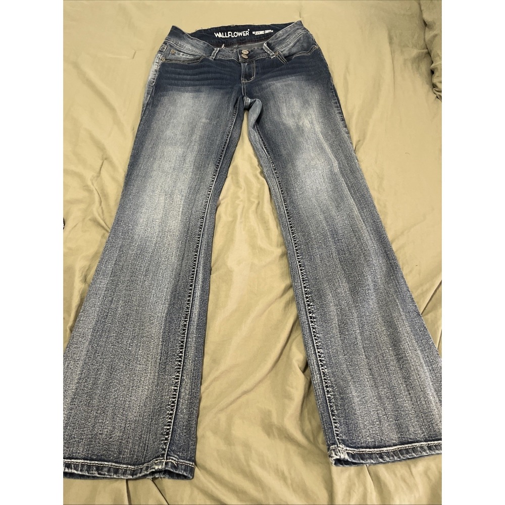 Wallflower Luscious Curvy Fit Women's Size 11 Reg Embellished Jeans